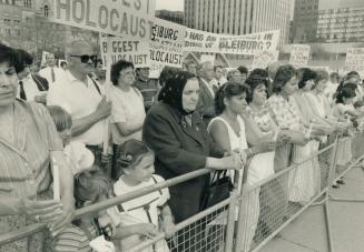 Croations remember 300,000 dead, About 800 Croatians hold a prayer service and protest at Nathan Phillips Square in memory of 300,000 who died in what(...)