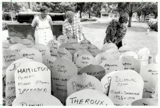 A time to remember, Agnes Sprowl, Agnes Richer and Marg Harpell, left to right, were among a busload of gold miners widows who travelled from Timmins (...)