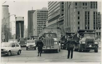 Truckin' down the avenue, Protesting truck drivers on University Ave