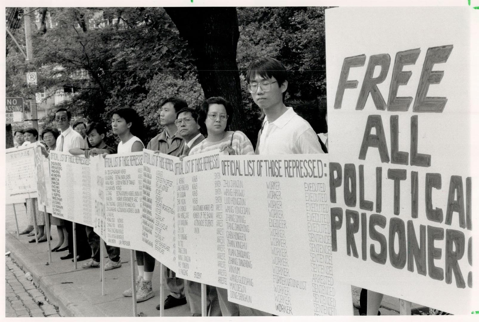 Plea for freedom in China, Supporters of the Chinese democracy movement bear a grim message outside the Chinese consulate on St. George St. last night(...)