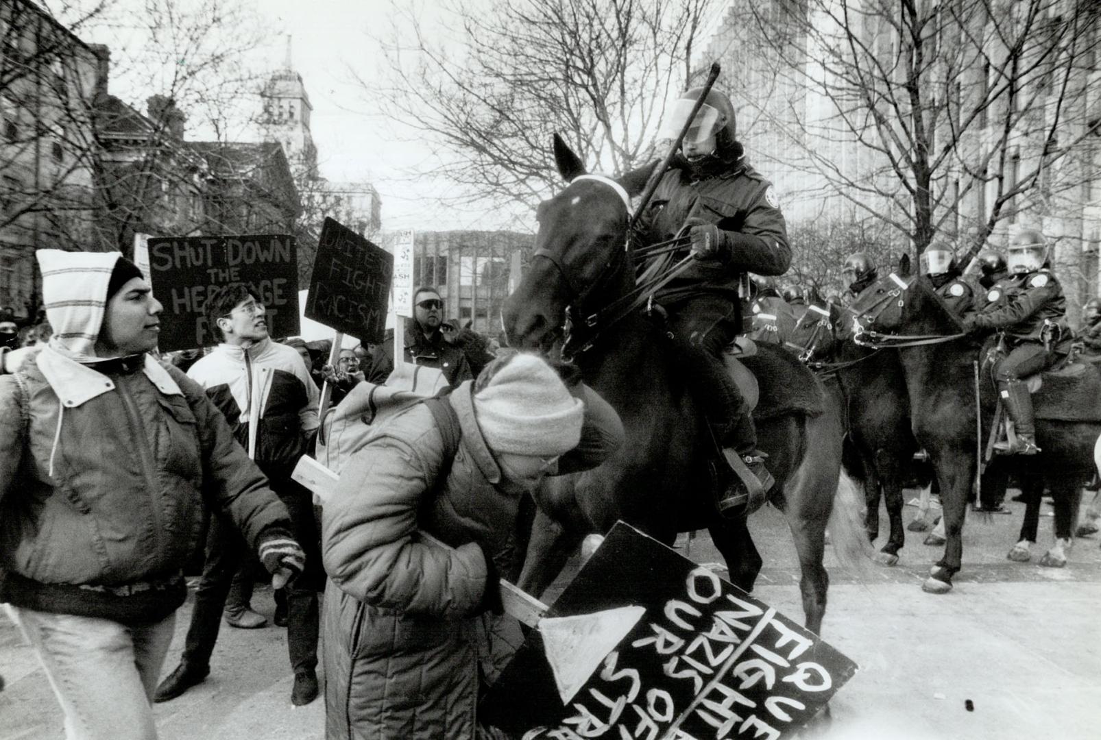 Who ordered mounted police to wade into anti-Nazi demonstrators?