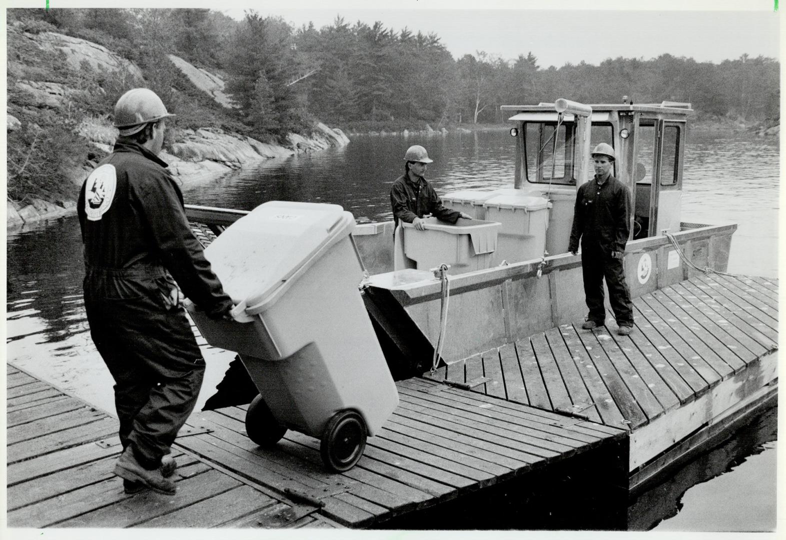 Blue box blues just sail away, Workers load waste on to a special barge this weekend as the Blue Box recycling program starts a new cycle. The barge, (...)