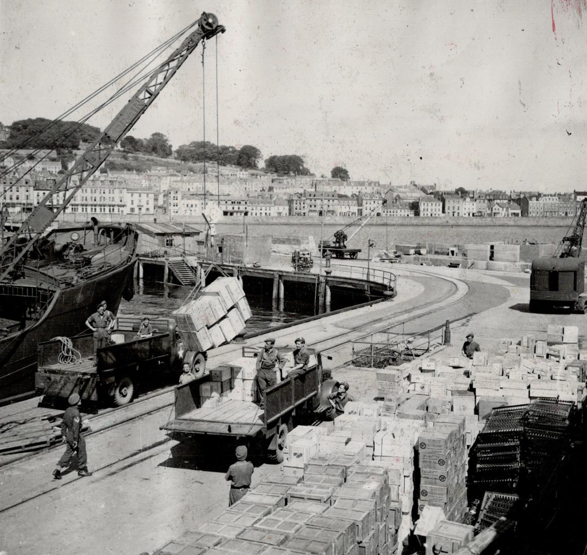 Food arrives for relief of channel Islands, British Tommies Unload Cargoes at St