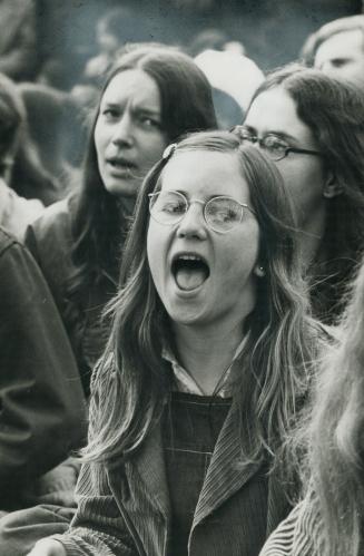 A girl sings at jesus people rally, Movement is catching on among young people