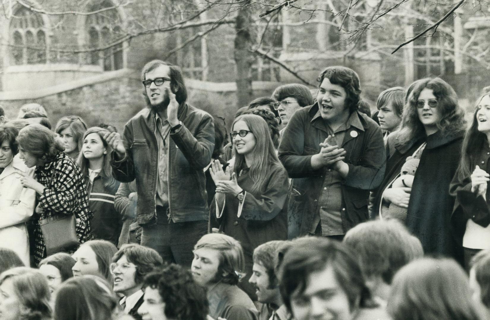 Enthusiastic Crowd of young people sing and clap at Toronto's first mass rally for Jesus People held in Queen's Park last Sunday. The Jesus Movement i(...)