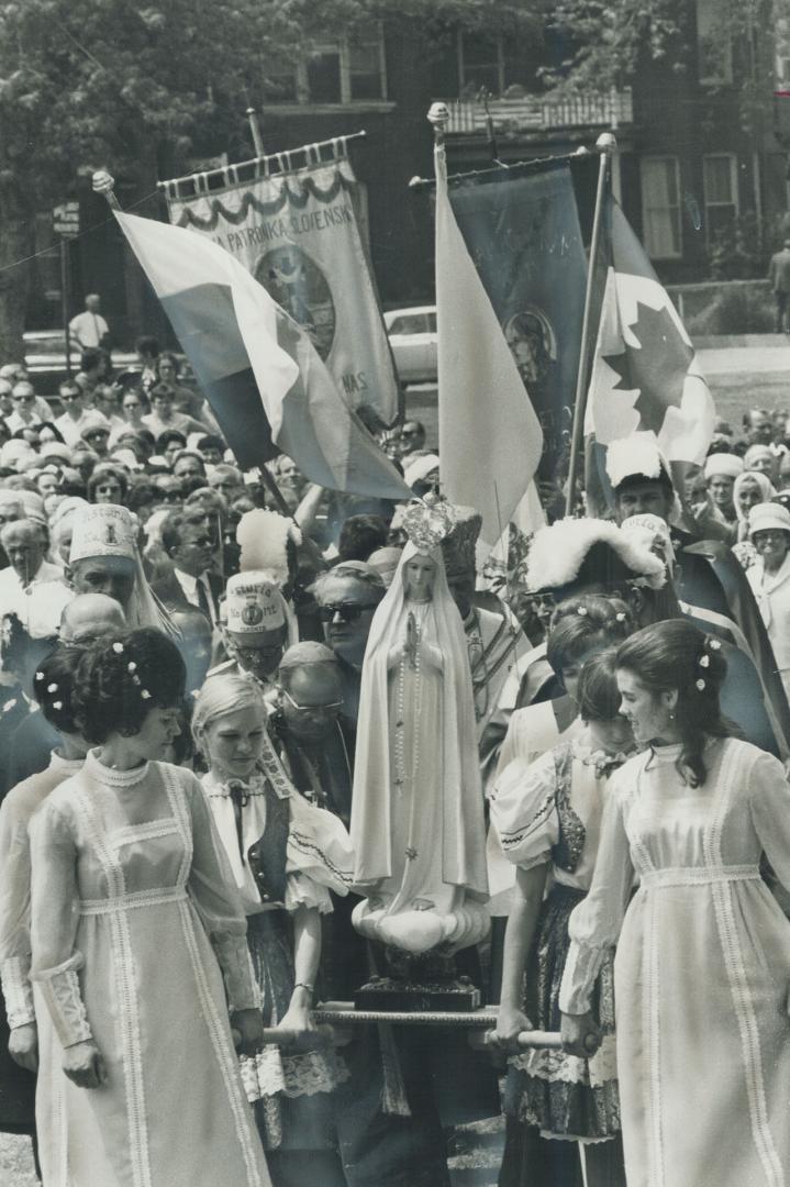 Statue of Our lady of Fatima, one of 10 such statues blessed by Pope Paul VI two years ago, is carried through Metro streets to Sts. Cyril and Methody(...)