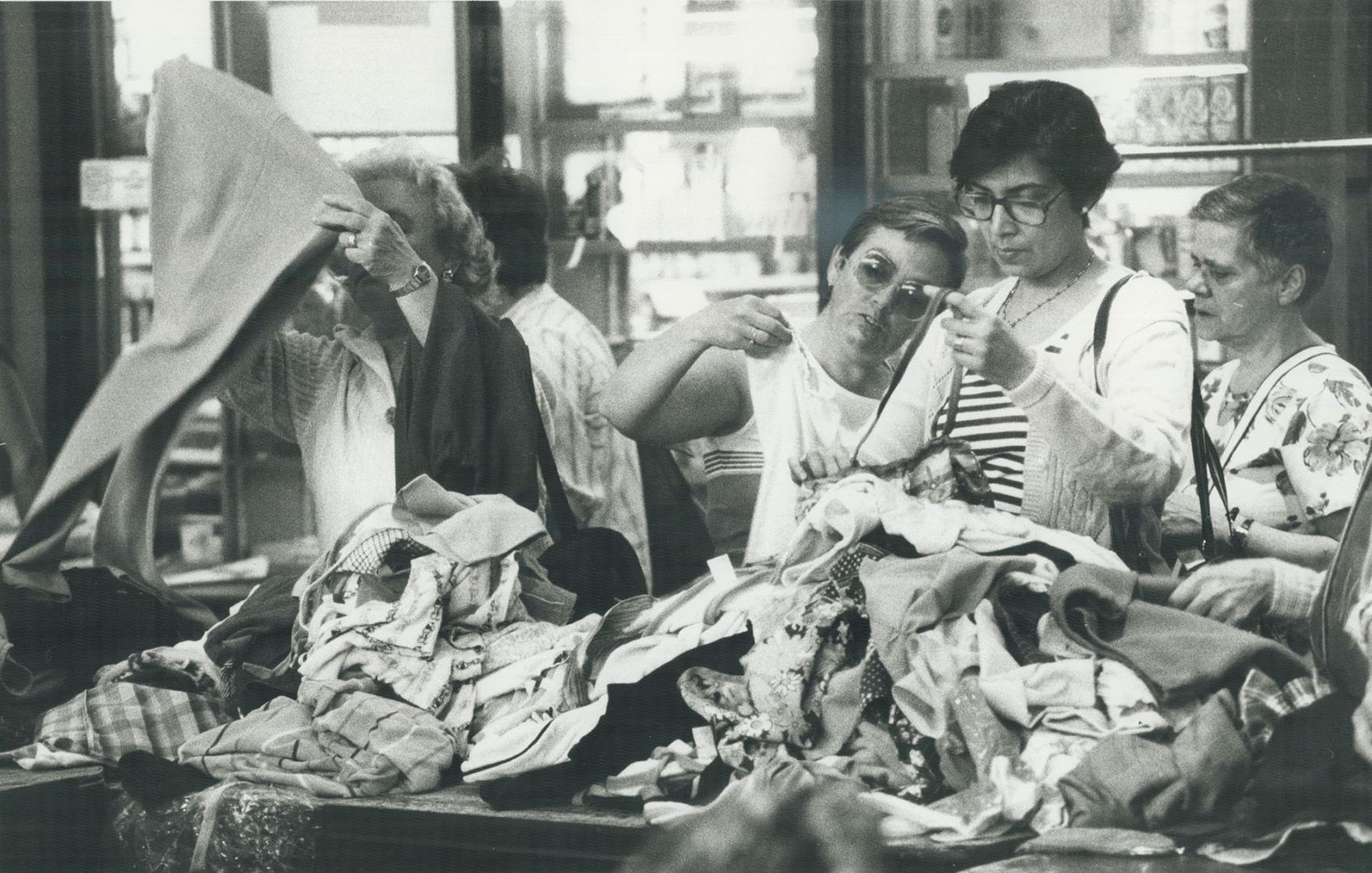 Looking for buried treasures. Bargain hunters pick through old clothes yesterday at the Hadassah-WIZO charity rummage sale at St. Lawrence Market Nort(...)