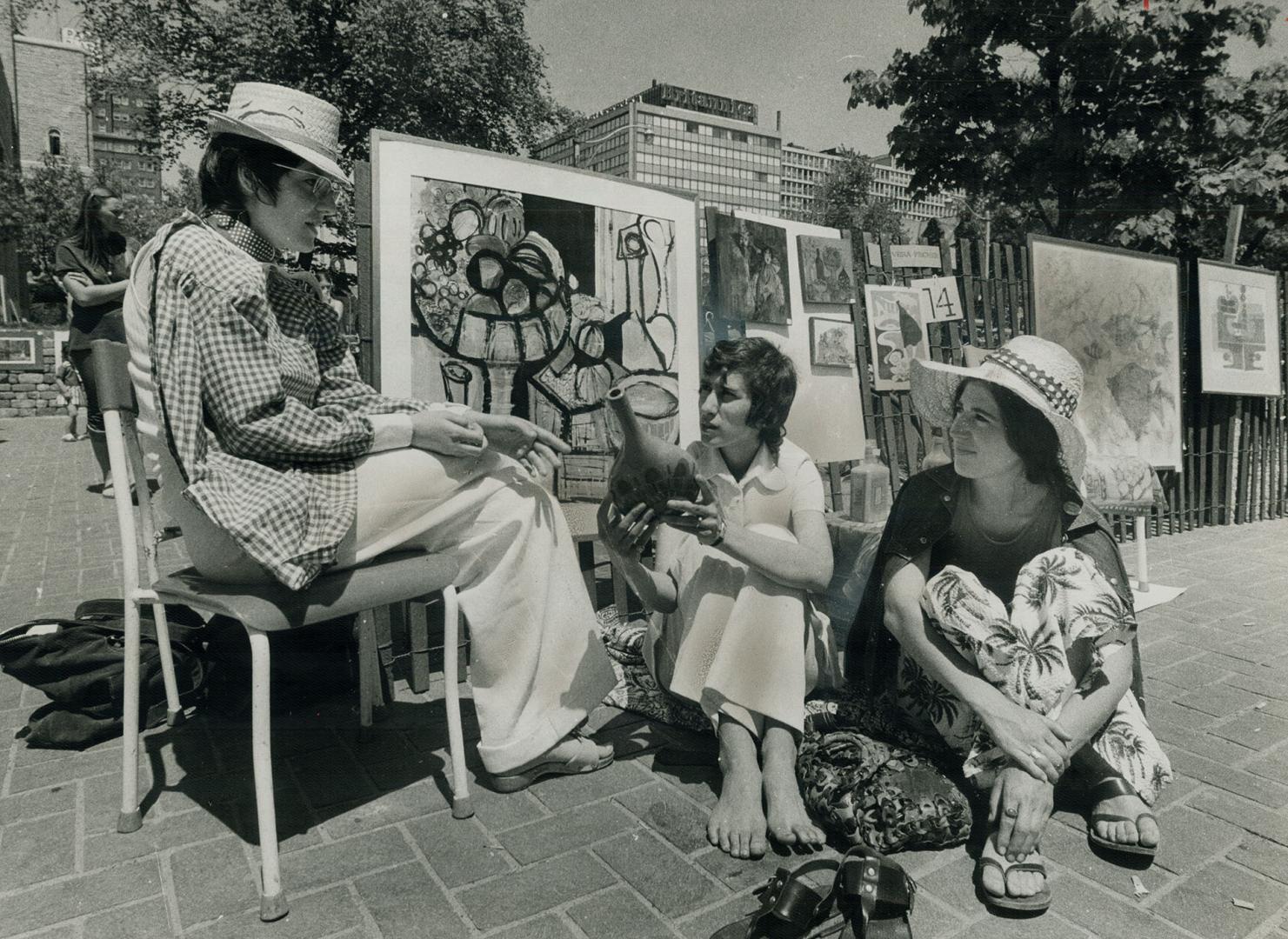 Art for sale on sidewalk. Each summer Toronto takes on more of a European flavor in outdoor activities and over weekend art students were out selling (...)