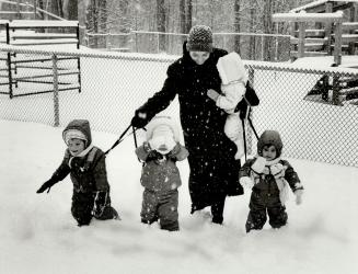 Leading the troops, It was an exercise in winter logistics for Sunnybrook Creche day-care worker Susan Mellors, who decided to take her charges for a (...)