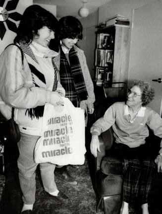 Weekly visit: Susan Randall, 13, left, and Revi Krochmalnik, 14, Grade 8 students at Highland Junior High School in North York pause for a chat with Cecilia Phair, 71, after buying her grocerier