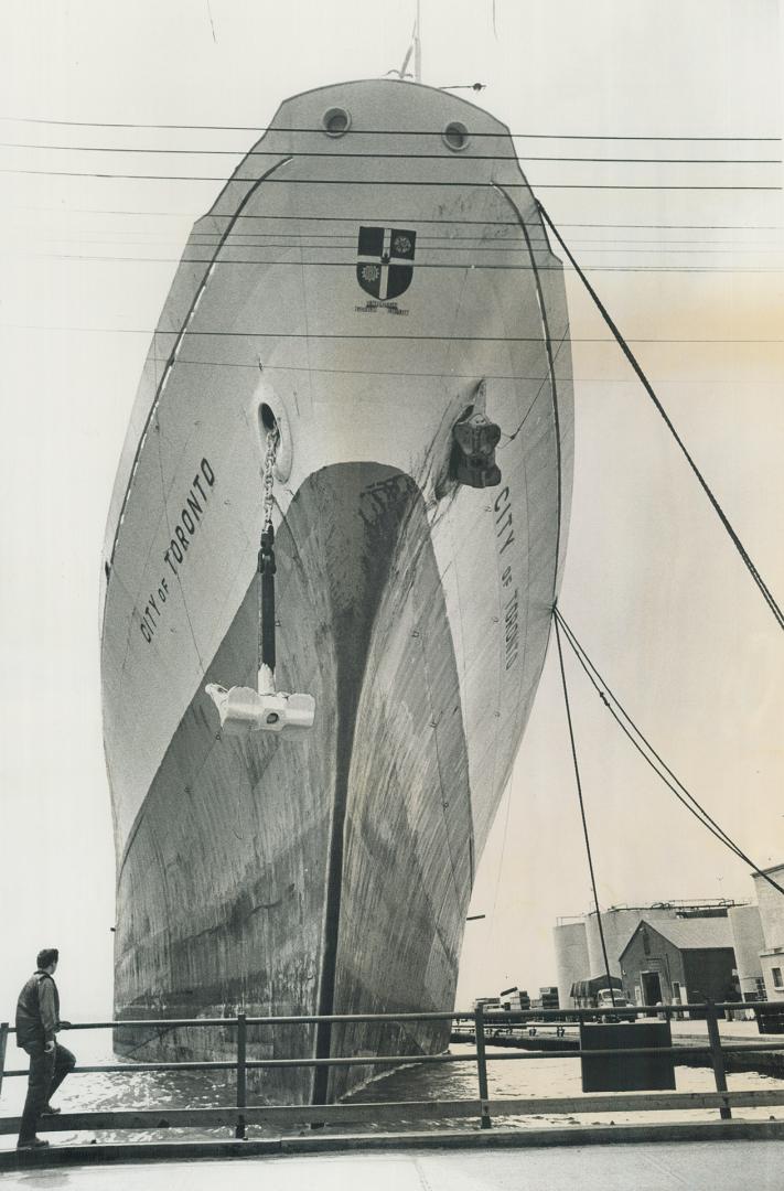 Toronto welcomes city of Toronto, The closeness of the camera gives the Port of Toronto-A British-registered ship despite the name-a slightly titled l(...)