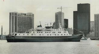 The first cruise ship to dock in Toronto in a decade, the Greek-owned Stella Maris II, puts in at the foot of Yonge St, this morning. The Toronto Fire(...)