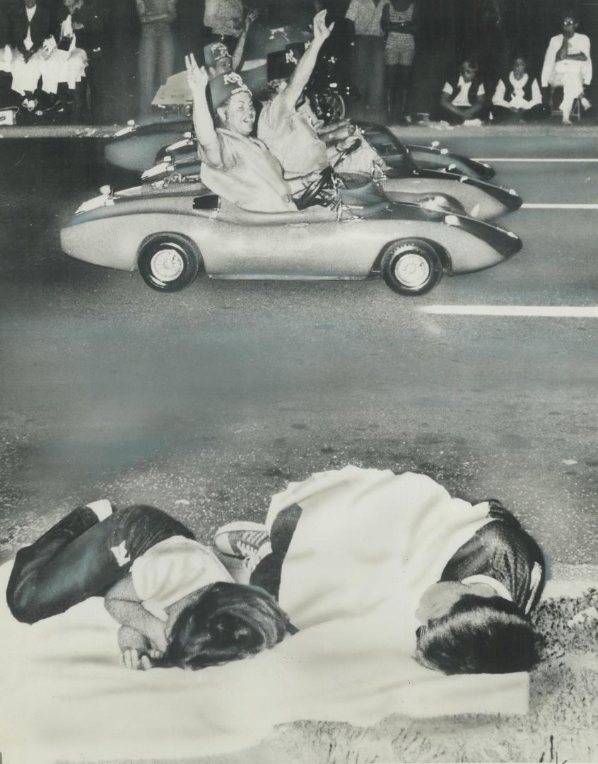 Daddy hasn't come by yet, Seven-year-old Debbie Jones and her brother, Harold, 11, wanted to see their father in the Shriners' parade last night - but(...)