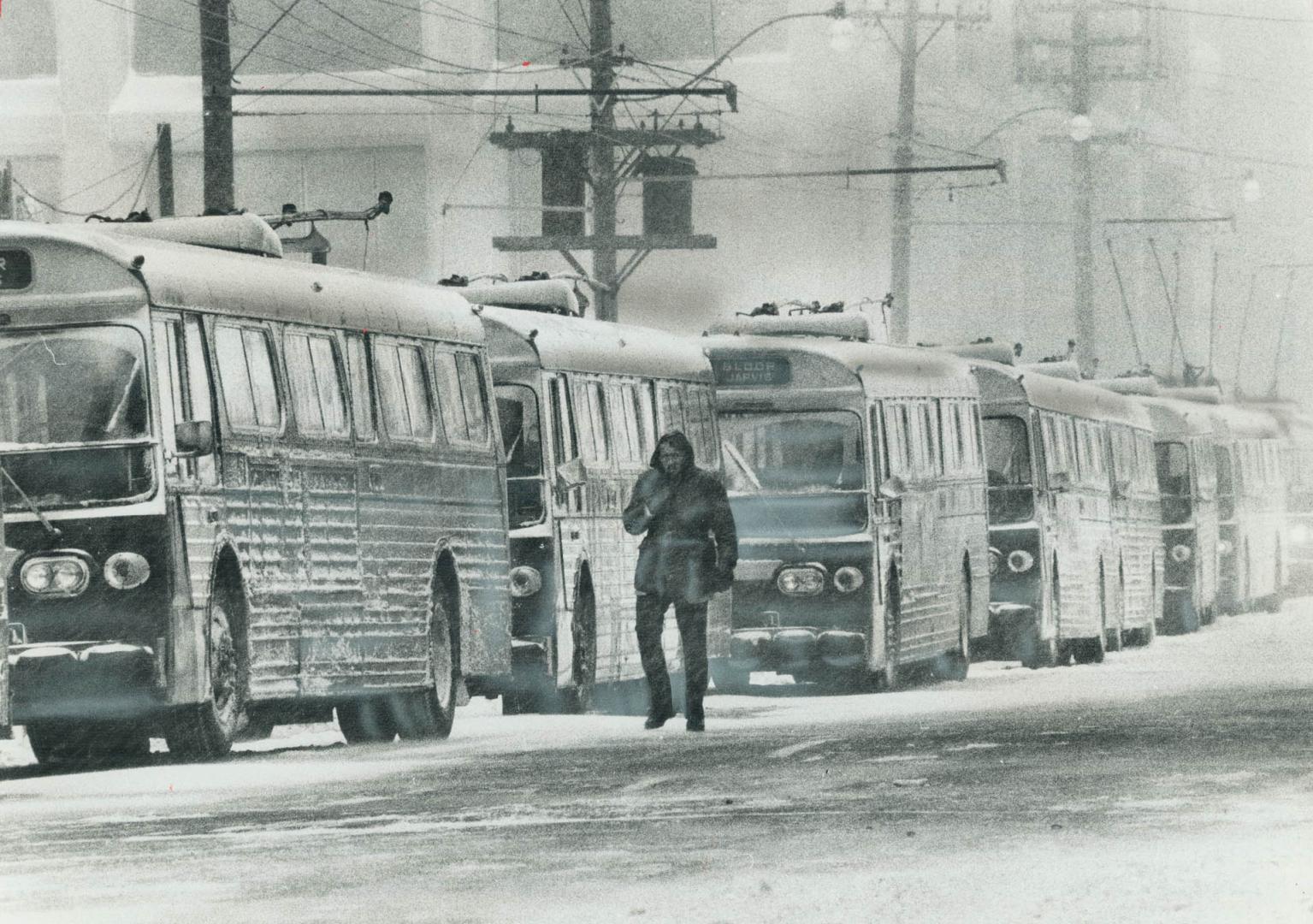 Trolley and diesel buses were hampered by poor traction and streets cluttered with stalled cars during yesterday's storm in Metro. This was scene on Q(...)