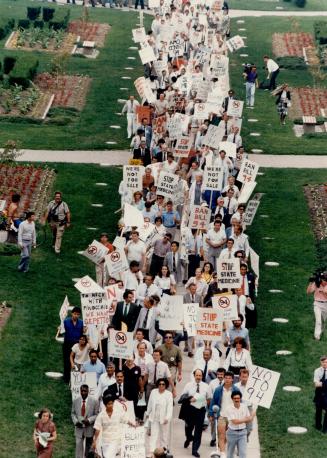 Strikes - Canada - Ontario - Doctors 1986