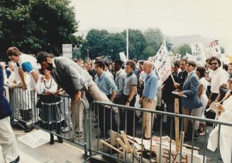 Strikes - Canada - Ontario - Doctors 1986