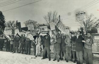 Members and Leaders of other unions demonstrated at Tilco plastics plant in peterborough