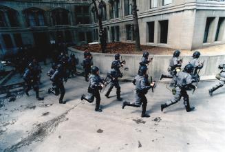 Strikes - Canada - Ontario - Public Service 1996 - Queen's Park, March 18, 1996