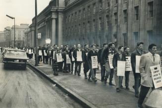 Pickets pass Union Station on way to express office