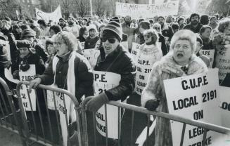 Strikers demonstrate