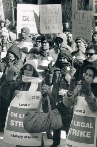 U of T strikers win support, Teaching assistants in the second day of their strikes against the University of Toronto hold a rally outside the Robarts(...)