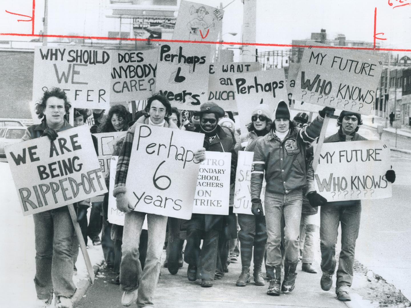 Declaring they are the forgotten victims of the 37-day-old strike by Metro secondary-school teachers, 28 students picket outside York Memorial Collegi(...)