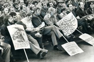 Striking teachers were urged by their negotiators last night to reject the latest offer from the Metro School Board, and gave the negotiators a standi(...)