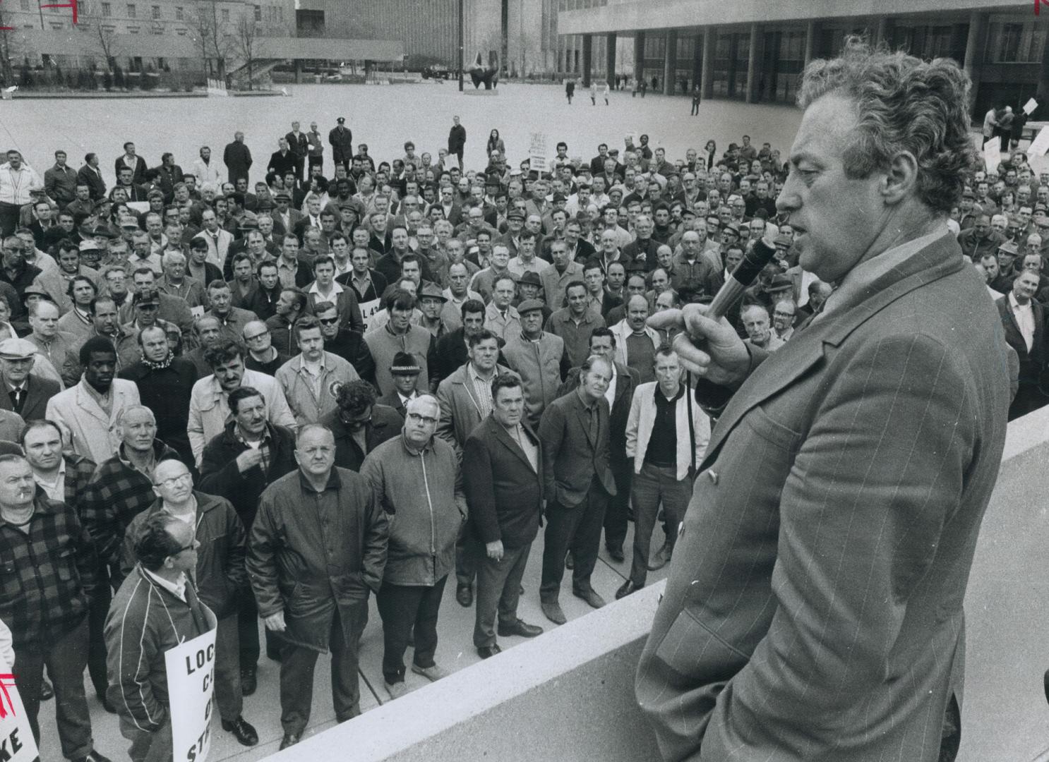 The president of Local 43, Canadian Union of Public Employees, Russell Doyle, tells striking civic workers outside City Hall union negotiators have ac(...)