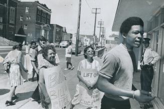 Picket-line turmoil such as this at Western Hospital would be a thing of the past if labor disputes involving essential services were settled through (...)