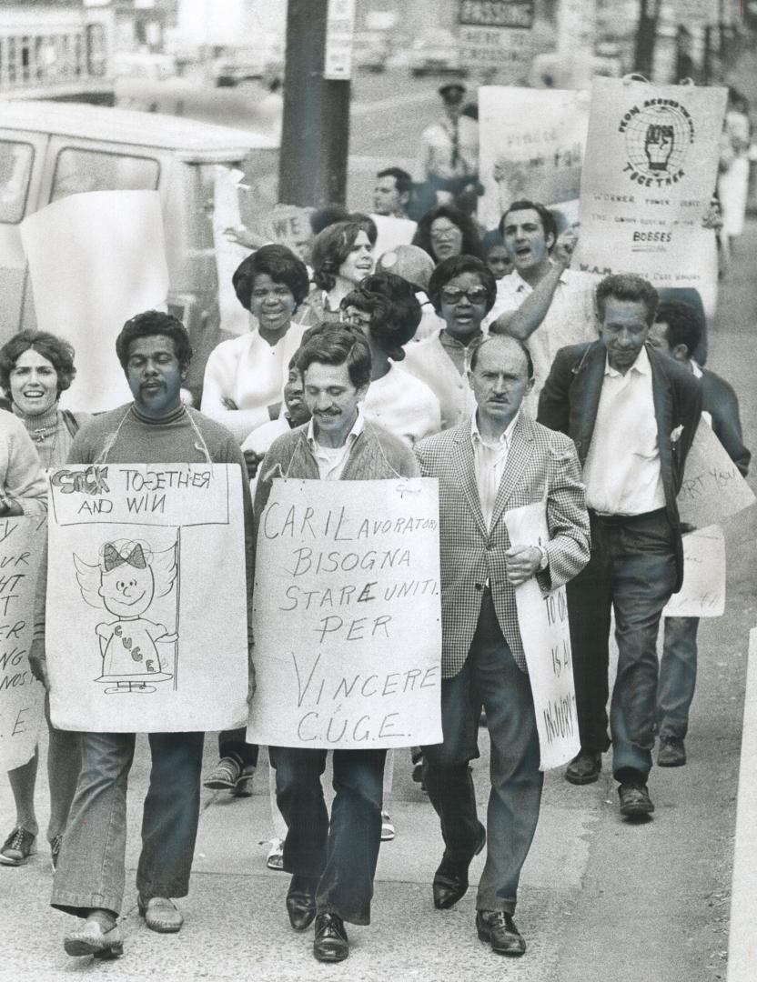 Toronto western hospital strikers walk picket line today outside the institution just before its executive director Boyd McAulay announced that dismis(...)