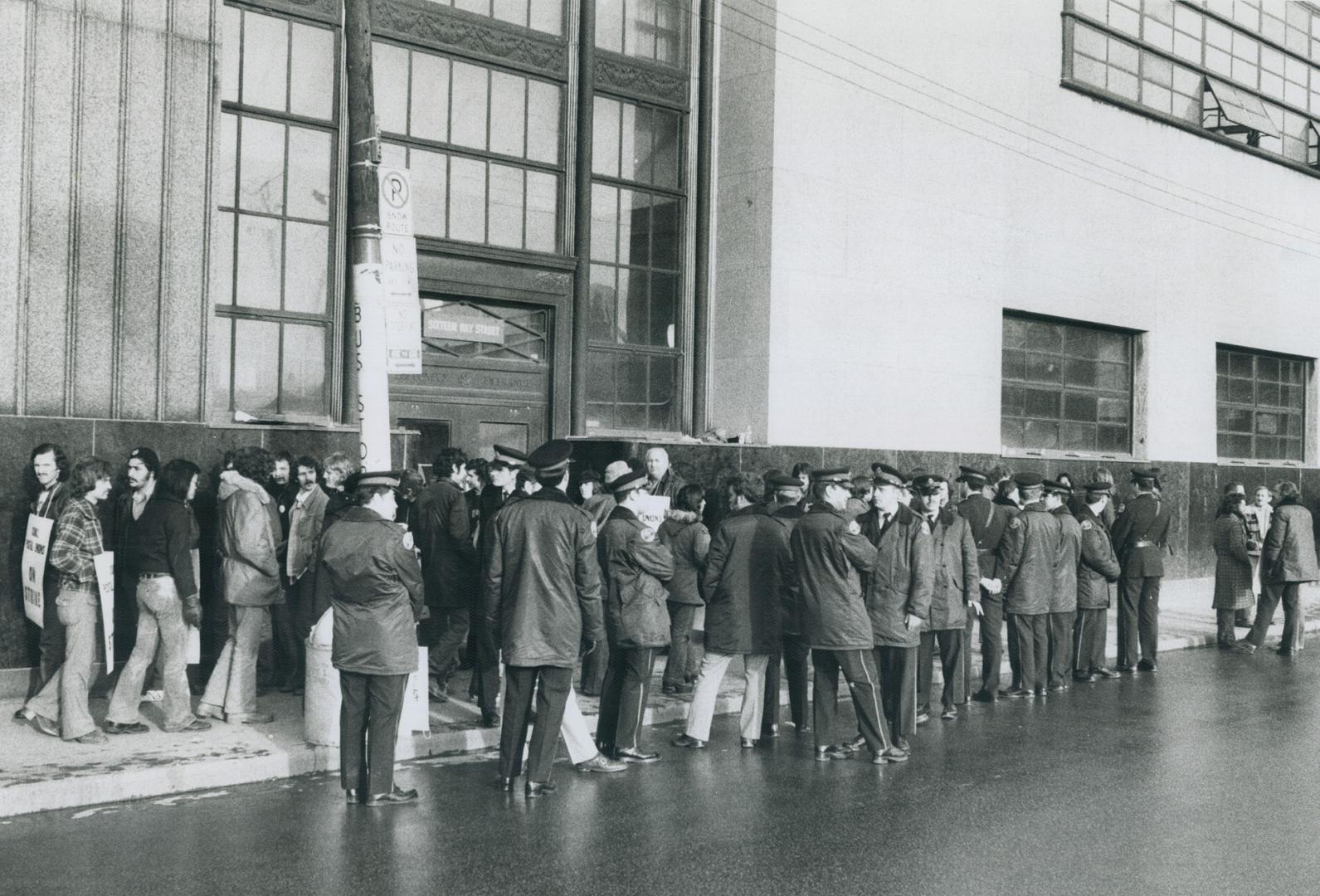 Strikes - Canada - Post Office 1973 - 1974