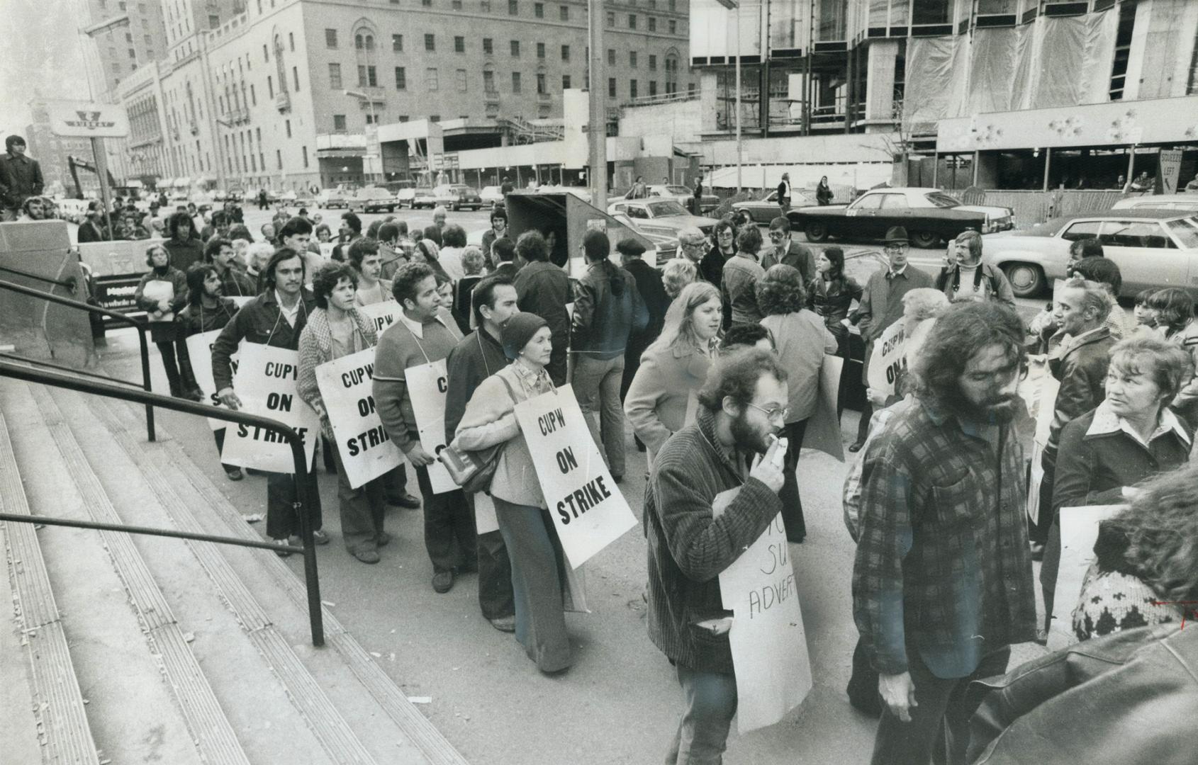 Striking postal workers picket Toronto's main postal station