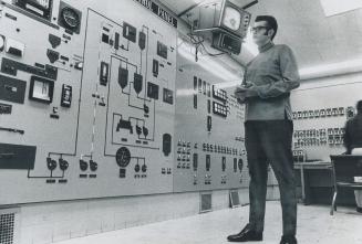 One Man combined with a baffling battery of electronic equipment make up the crucial control centre of a modern sugar refinery. Here, control room ope(...)