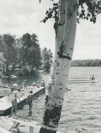 Ontario Holiday: Land of Lakes, Kirk Kove in the Land of Lakes area is renowned for its water skiing facilities