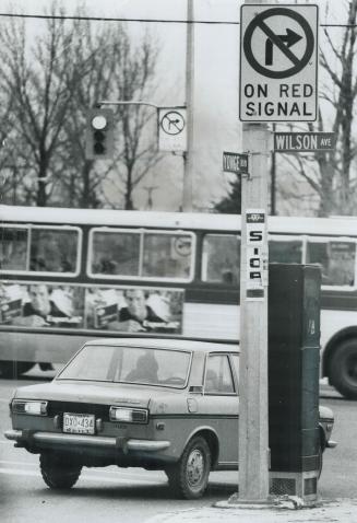 Most drivers believe in signs, An international sign prohibiting right turns on a red light at Yonge Blvd