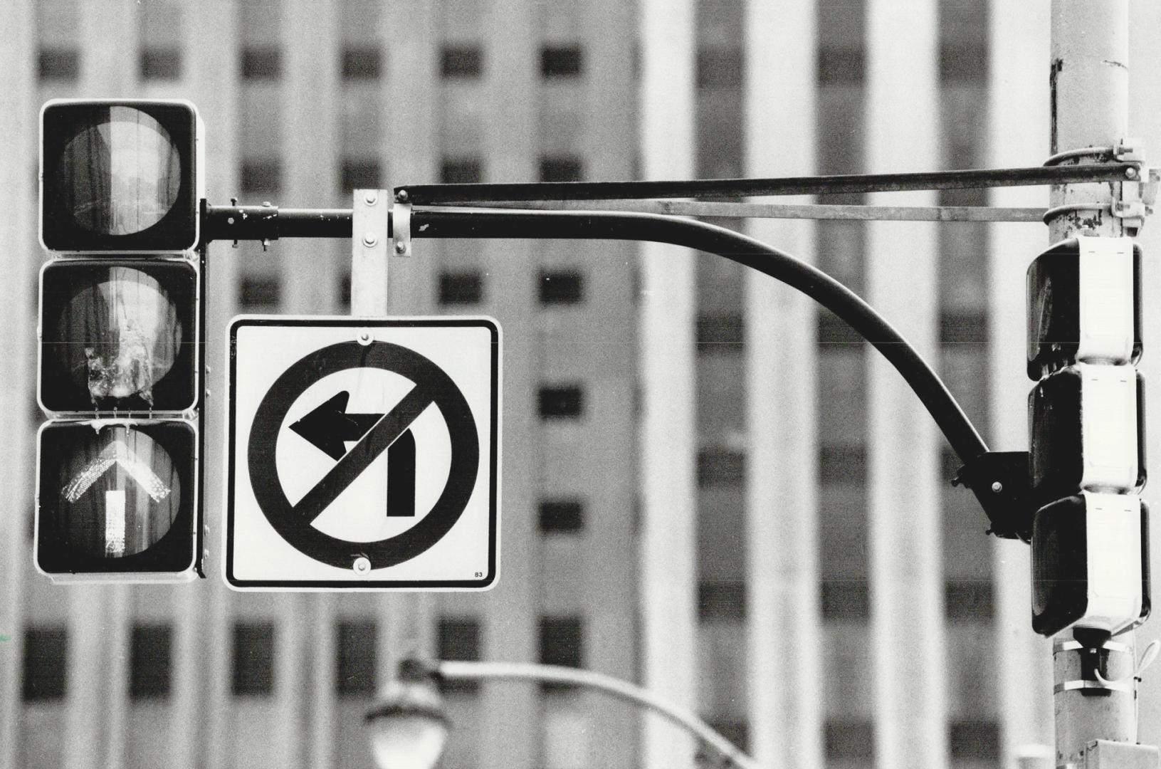 Metro's old-style traffic lights (above) may give way to more modern ones (below) depending on the results of a test by roads officials. The new style(...)