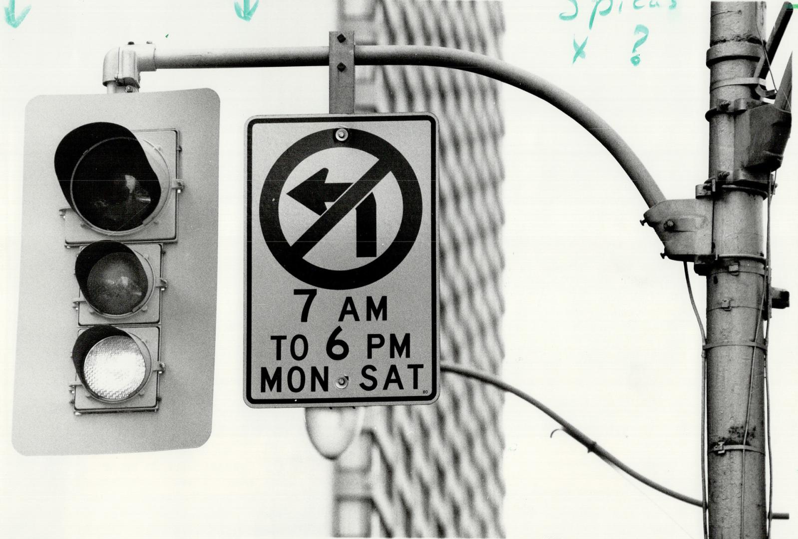 Metro's old-style traffic lights (above) may give way to more modern ones (below) depending on the results of a test by roads officials. The new style(...)