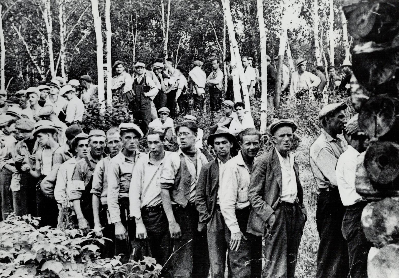 Foot-sore Manitoba camp strikers arrive in Kenora - Strikers from Manitoba relief camps, persistin and weary