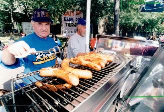 Ernie, Street vendor