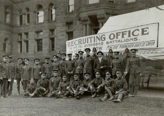 Recruiting office in front of City Hall