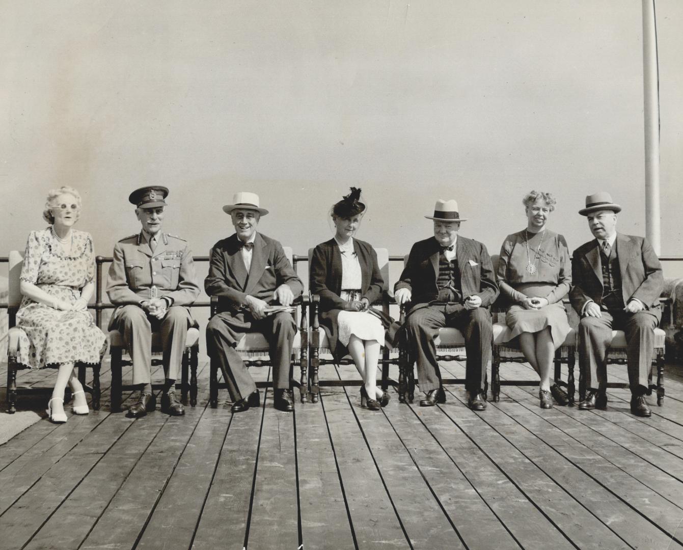 Photographers had a field day at the second historic conference at Quebec City when these world famous persons devoted several hours to press and news(...)