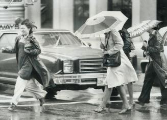 Umbrellas: Weathering tests of rain and wind