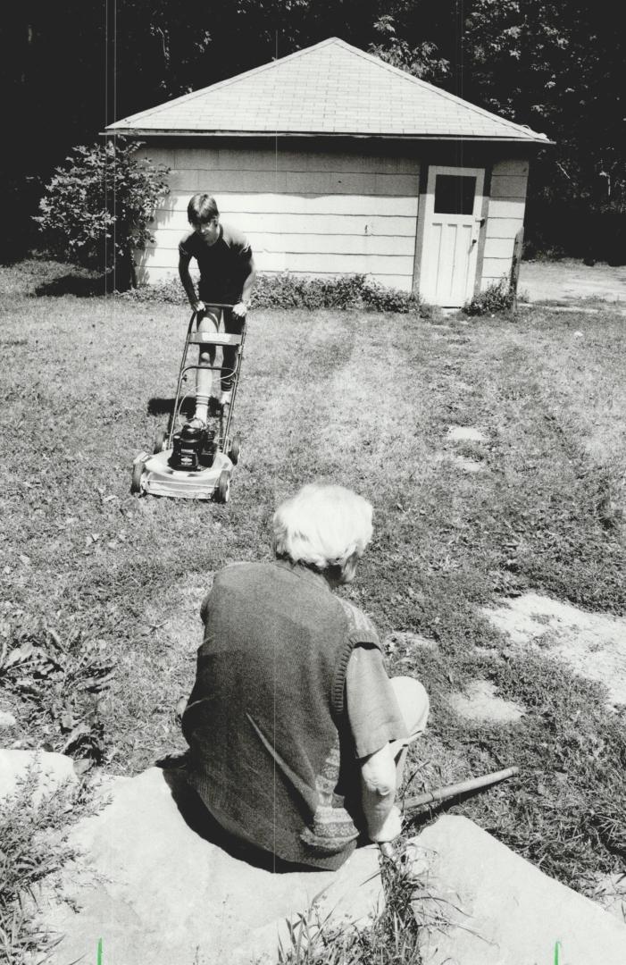 Working on the volunteer shift, Steven Sass takes care of the lawn for a Pickering resident as a student volunteer with Summer Youth Services. The Aja(...)