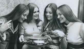 The pretty teenagers, in Toronto for the Miss Teen contest, sometimes take time out from their busy, exciting schedule to think about food. One who is(...)