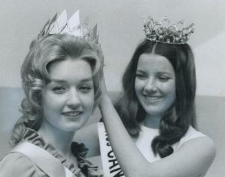 Jarcia Buka, 21, left, queen of the Association of Ukrainian Journalists in Canada, receives her crown from another Ukrainian-Canadian beauty, Donna S(...)