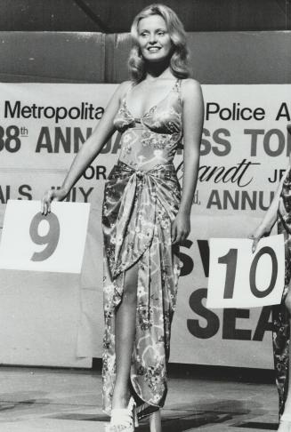 Miss Toronto, chosen Saturday night at the Police Games in CNE stadium, is Rosemary Knox, a 20-year-old green-eyed blonde who hopes to teach mentally (...)