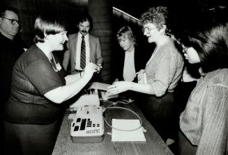 Shirley Short, Blind civil wotmer demonstrate Versa Braille Unit that she use of her court work as reporter