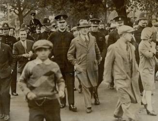 Finds Queen's park really closed, The free speech rally in Queen's Park Saturday afternoon failed to materialize when Jack MacDonald and his Communist(...)