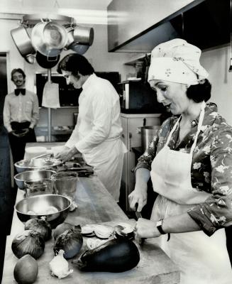 When She Dons, her flowered hat, Chef Danielle is ready to preside over the kitchen at 21 McGill Street, a private club for women in downtown Toronto.(...)