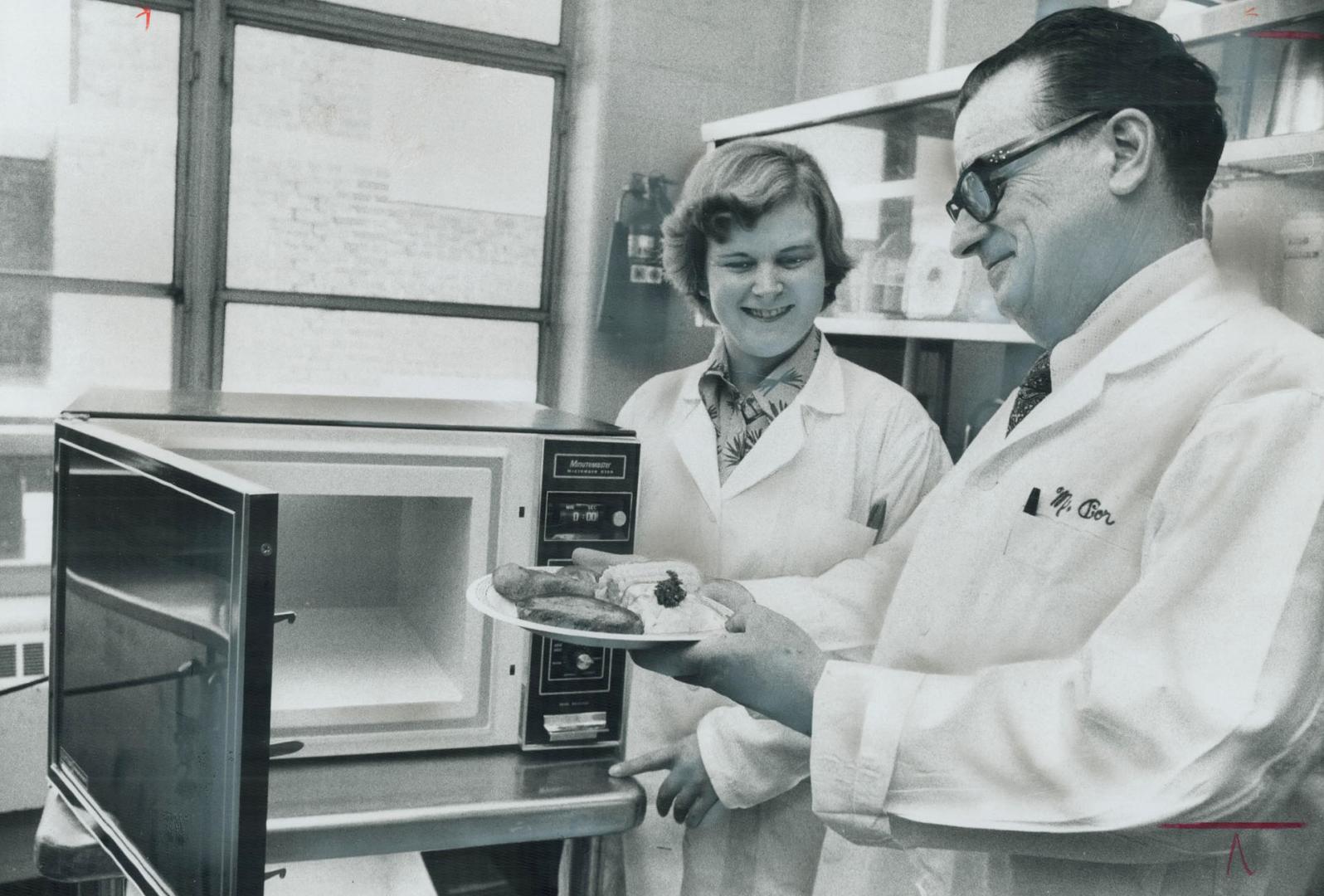 He's in a white coat but Chef Maurice Prior doesn't have a rigid approach to the cooking classes he gives at George Brown College. Here, with technici(...)